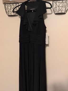 Evan Picone Elegant Black Ruffled V-Neck Women’s Dress